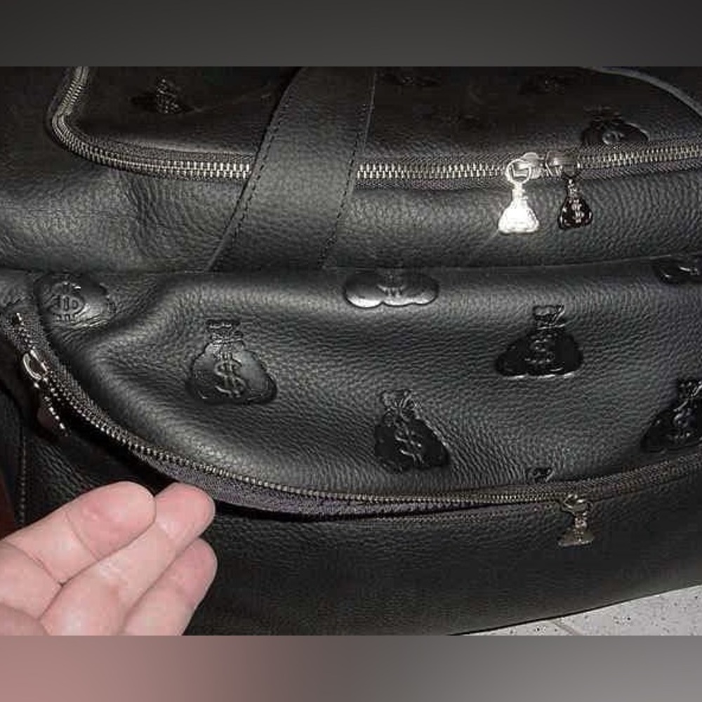 New Old Stock Kiss Gene Simmons BLACK LEATHER Moneybag Duffle Bag - Original Box - Picture 12 of 17